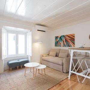 Feels Like Home Anjos Lovely Apartment